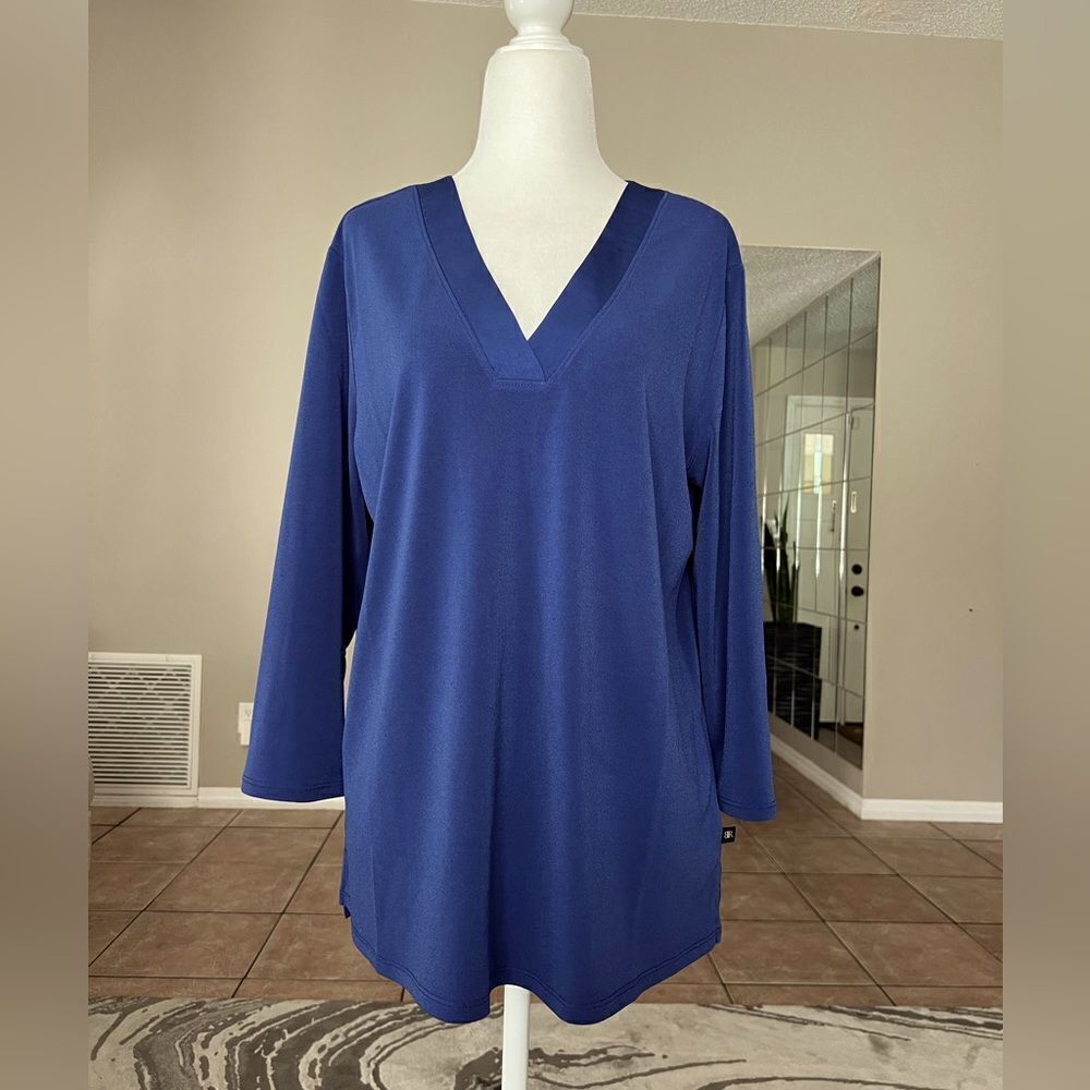 Banana Republic Woman’s 3/4 Sleeves V-neck Top Blouse